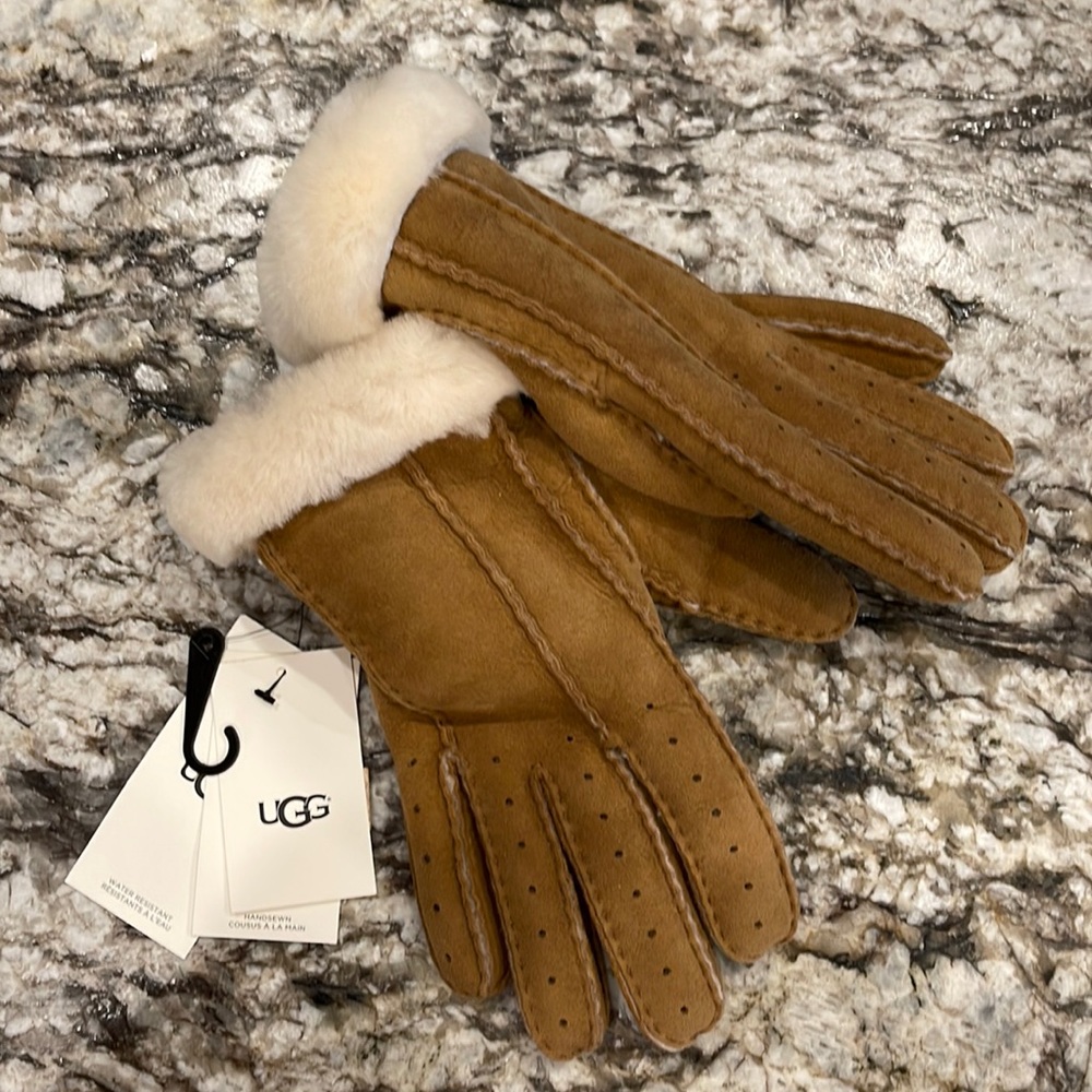 UGG ladies GLOVES NWT! Size large
